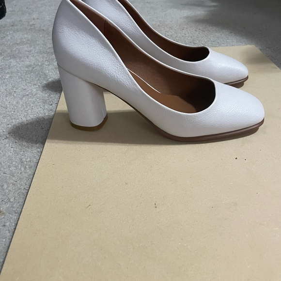 heels - Picture 2 of 4